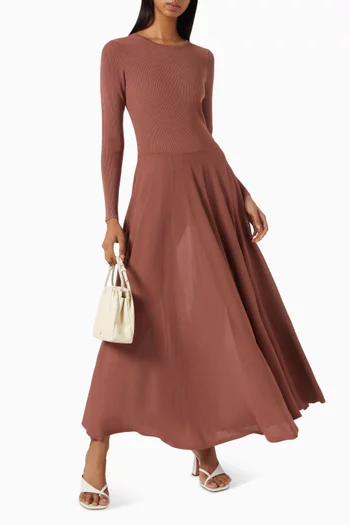 فستان منسوج بقصة ضيقة من أعلى وواسعة من أسفل