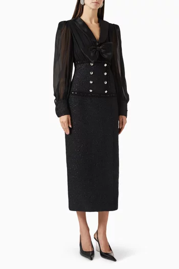 فستان بعقدة وتطريزات بالترتر تويد