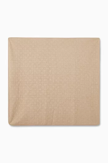 بطانية للرضع مزينة بشعار الماركة