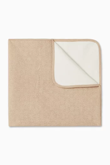 بطانية للرضع مزينة بشعار الماركة