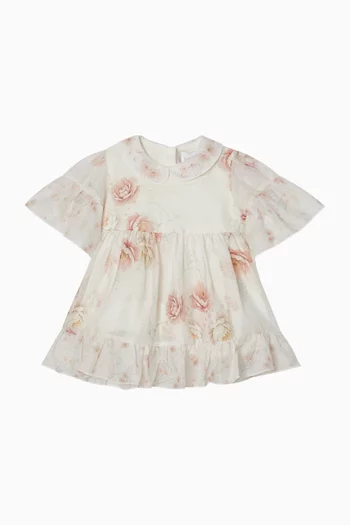 فستان مزين بكشكش وورود