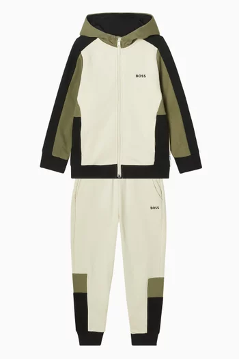 كنزة بغطاء رأس بشعار الماركة