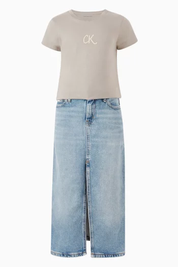 تي شيرت بفتحة رقبة مستديرة وشعار الماركة قطن