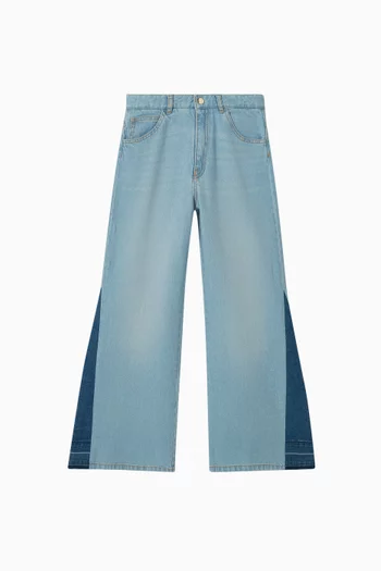 بنطال جينز بقصة واسعة