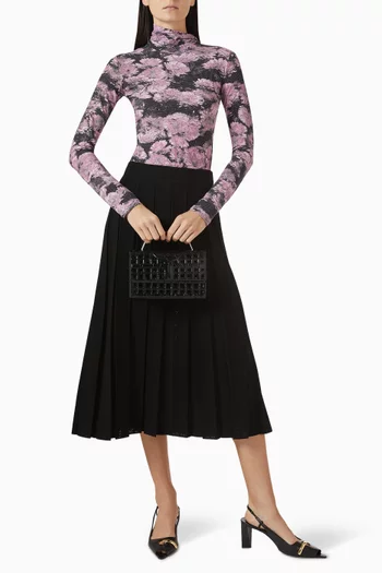 تنورة متوسطة الطول بطيّات دانتيل