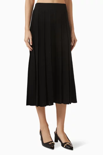 تنورة متوسطة الطول بطيّات دانتيل