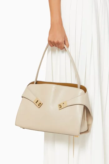 Medium Hug Bag in Leather