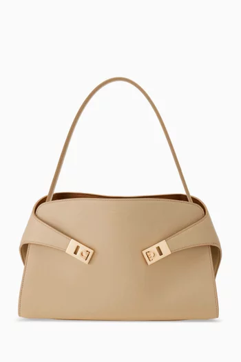 Medium Hug Bag in Leather