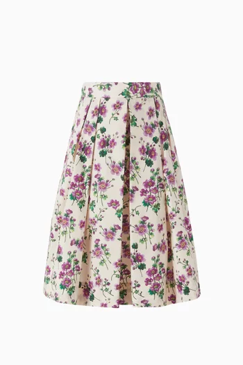 تنورة بطيّات ونقشة زهور