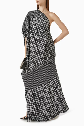 فستان طويل بكتف مكشوف