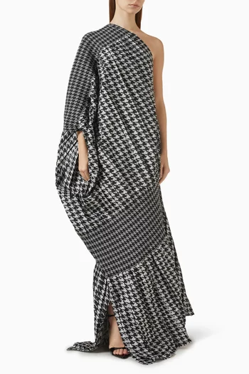 فستان طويل بكتف مكشوف