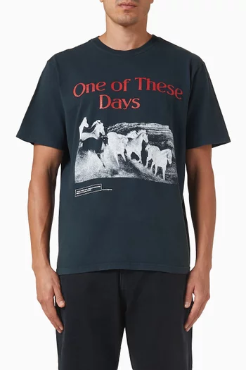 تي شيرت جلاد يو آر هير ويذ مي قطن