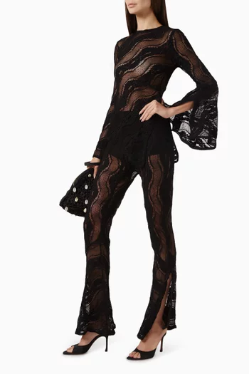 بلوزة أولها دانتيل شفاف