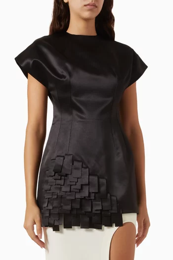 بلوزة بشرّابات مستطيلة ستان