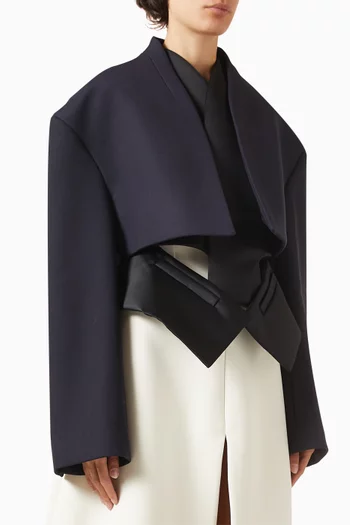 جاكيت قصير بقصة فضفاضة