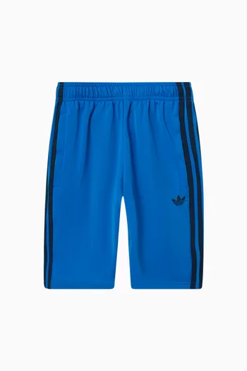 شورت قماش تريكو بشعار الثلاثة خطوط 