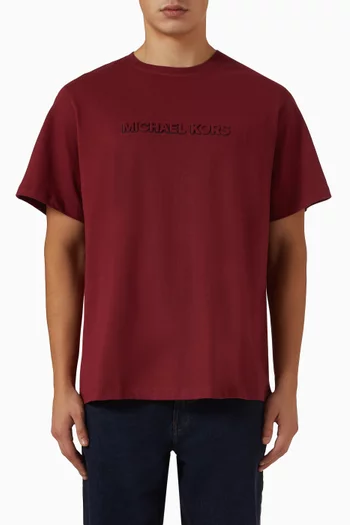 تي شيرت بشعار الماركة بملمس بارز قطن