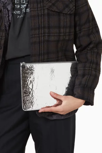 حافظة بتصميم عاكس وشقوق