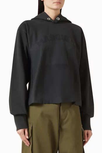 كنزة بغطاء رأس مطرزة بشعار الماركة قطن