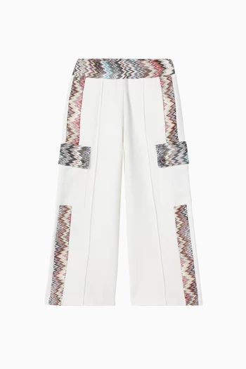 بنطال كارغو بنقشة خطوط شيفرون