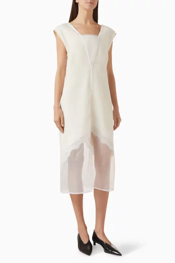 فستان بفتحة رقبة على شكل حرف V أورجانزا