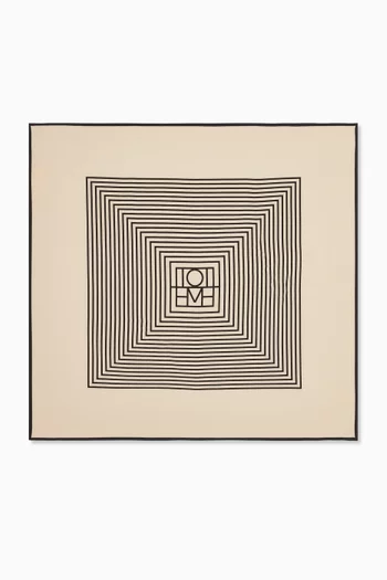 وشاح بشعار الماركة في المنتصف حرير