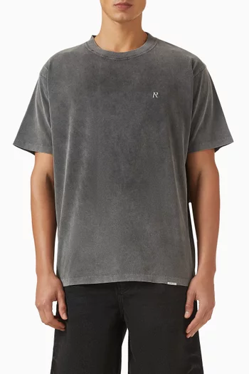 تي شيرت بحلية معدن بحرف R قطن