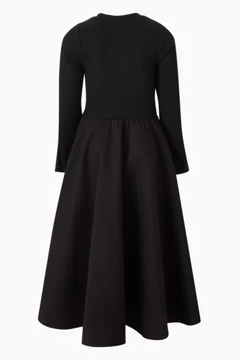 فستان بقصة بطول الركبة