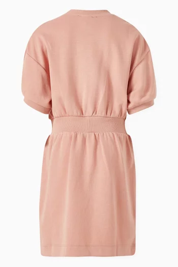 فستان بشعار الماركة مرصع بأحجار الراين