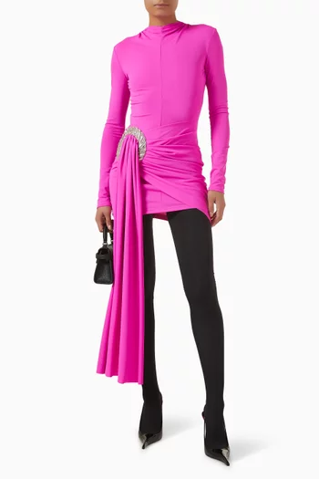 فستان قصير بحلية حلزونية ومرصعة بالكريستال