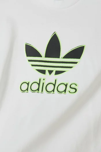 تي شيرت بطبعة شعار الماركة واسع