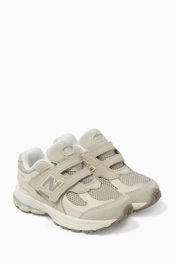 2002R Sneakers
