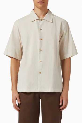 قميص بياقة كوبية وأزرار