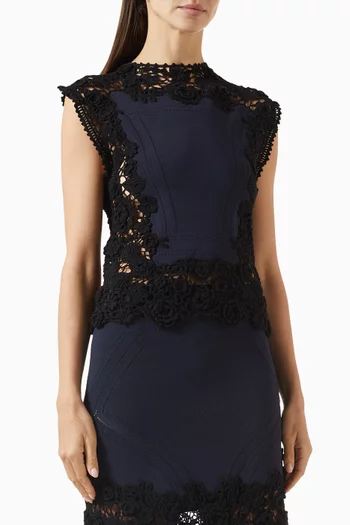 بلوزة جيجي منسوجة بلا أكمام