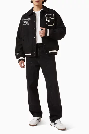 تي شيرت بشعار الماركة على الجيب قطن