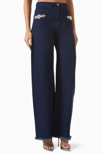 بنطال جينز بقصة بويفريند ومطرز دينم