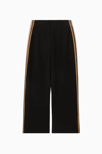 بنطال رياضي بقصة واسعة