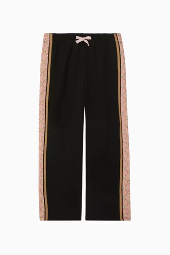 بنطال رياضي بقصة واسعة