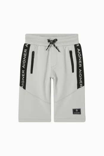 شورت بخطوط بشعار الماركة