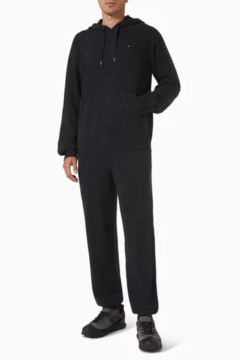 كنزة بغطاء رأس إسنشالز بشعار الماركة قماش منسوج