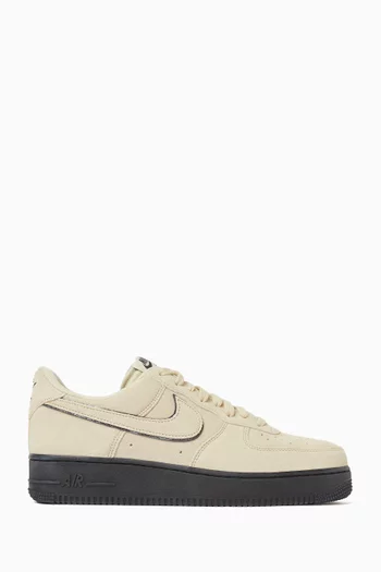 Air Force 1 '07 LV8 Sneakers in Suede