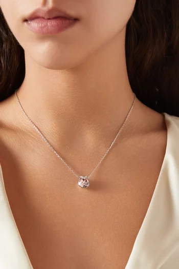 قلادة بيلا بتصميم حرف V بدلاية معدن مطلي بالروديوم