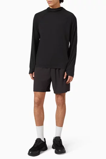 تي شيرت رياضي بغطاء للرأس