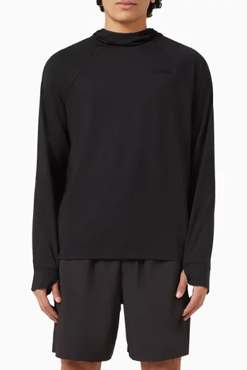 تي شيرت رياضي بغطاء للرأس