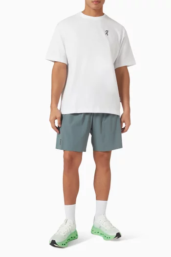 شورت بيرفورمانس بحياكة داخلية بطول 7"‏ بوصة