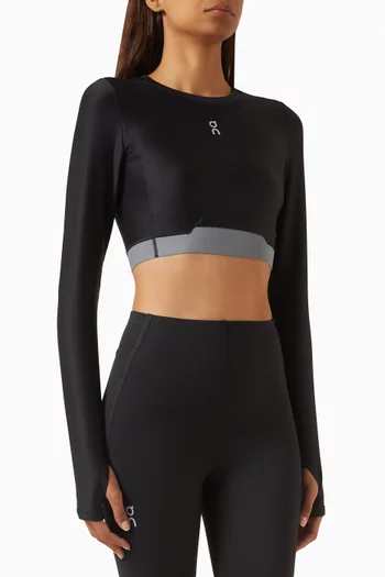 بلوزة رياضية قصيرة