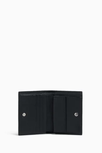 محفظة ثنائية الطيّ بشعار الماركة محاك يدويًا جلد