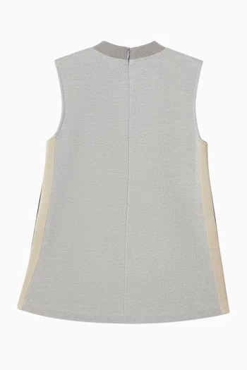 فستان رياضي مزين بخطوط