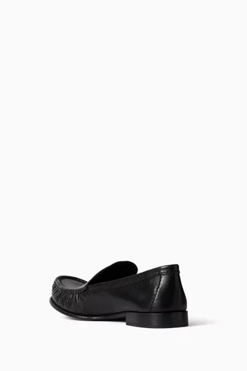 Curved Loafers in Leather