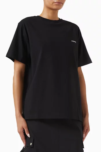 تي شيرت بقصة مربعة وشعار الماركة قطن